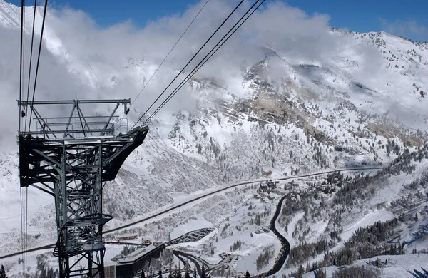 Spettacolare vista sulle montagne dalla stazione sciistica Snowbird nello Utah, USA — Foto Stock