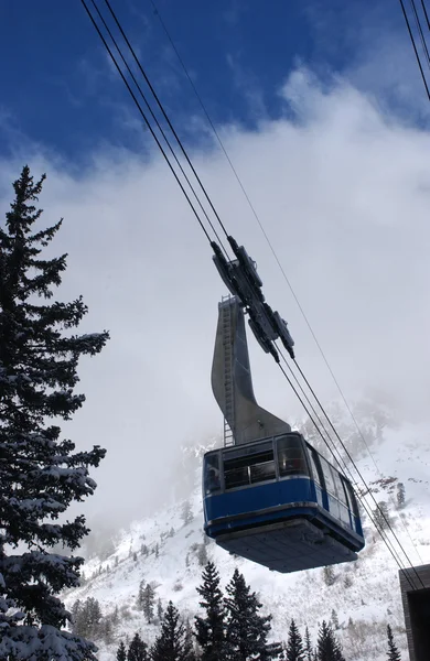 Espectacular vista a las montañas desde la estación de esquí Snowbird en Utah, EE.UU. — Foto de Stock