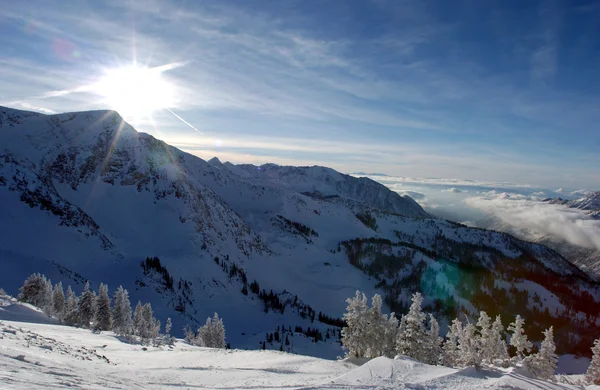 Espetacular vista para as montanhas da estação de esqui Snowbird em Utah, EUA — Fotografia de Stock