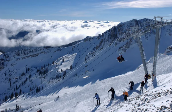 Vue spectaculaire sur les montagnes depuis la station de ski Snowbird dans l'Utah, États-Unis — Photo