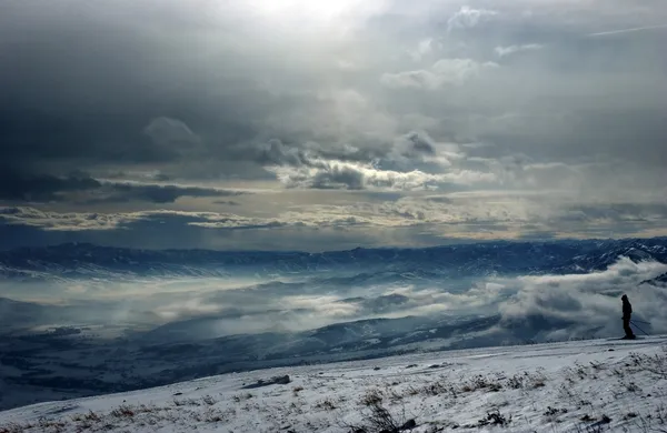 壮观的景色到山脉从雪鸟在美国犹他州的滑雪胜地 — 图库照片