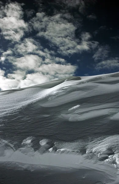 我的身体-雪和天空。snowbasin 山，犹他州 — 图库照片