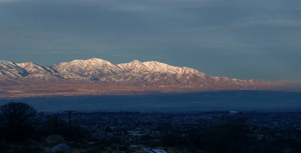 Espectacular vista a las montañas desde la cima de la estación de esquí Alta en Utah —  Fotos de Stock