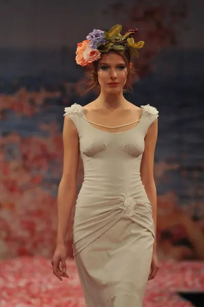 NEW YORK- OCTOBER 14: Models walks runway for Claire Pettibone bridal show for Fall 2013 during NY Bridal Fashion Week on October 14, 2012 in New York City, NY — Stock Photo, Image