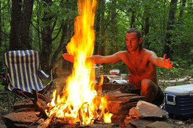 kamp ateşi üzerinde ruhları çağırma