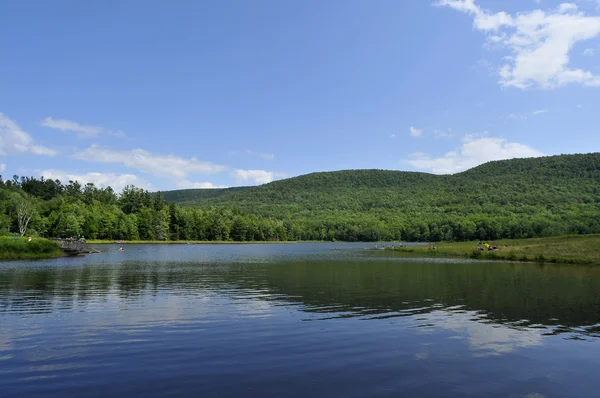 Réflexions naturelles au lac Colgate dans l'État de NY — Photo