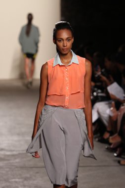 New york, ny - Eylül 05: model Daire 4 köşe pist yürür
