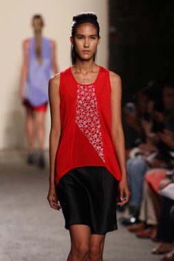 New york, ny - Eylül 05: model Daire 4 köşe pist yürür