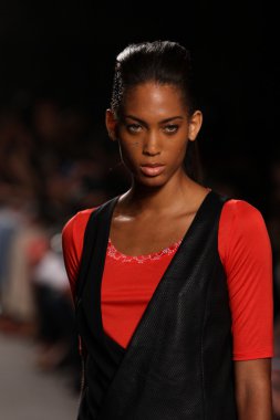 New york, ny - Eylül 05: model Daire 4 köşe pist yürür