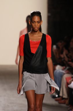 New york, ny - Eylül 05: model Daire 4 köşe pist yürür