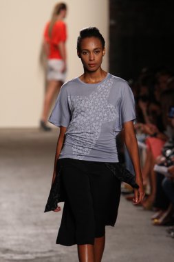 New york, ny - Eylül 05: model Daire 4 köşe pist yürür