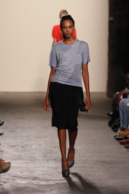New york, ny - Eylül 05: model Daire 4 köşe pist yürür