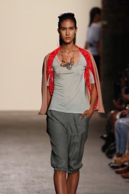 New york, ny - Eylül 05: model Daire 4 köşe pist yürür