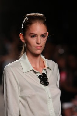 New york, ny - Eylül 05: model Daire 4 köşe pist yürür