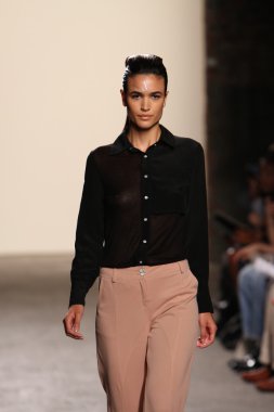 New york, ny - Eylül 05: model Daire 4 köşe pist yürür