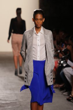 New york, ny - Eylül 05: model Daire 4 köşe pist yürür