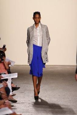 New york, ny - Eylül 05: model Daire 4 köşe pist yürür
