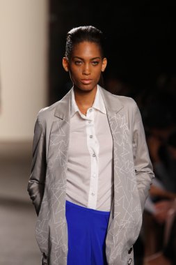 New york, ny - Eylül 05: model Daire 4 köşe pist yürür