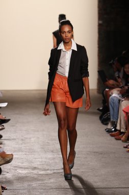 New york, ny - Eylül 05: model Daire 4 köşe pist yürür