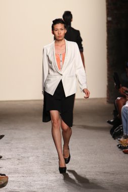 New york, ny - Eylül 05: model Daire 4 köşe pist yürür