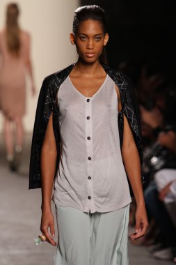 New york, ny - Eylül 05: modelleri yürümek pist 4 köşe daire