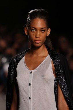 New york, ny - Eylül 05: modelleri yürümek pist 4 köşe daire