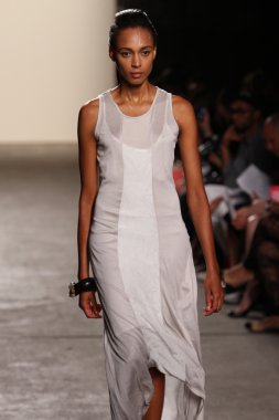 New york, ny - Eylül 05: modelleri yürümek pist 4 köşe daire