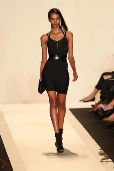 A model walks the runway at the Herve Leger By Max Azria Spring 2013 fashion show — Stock Photo, Image