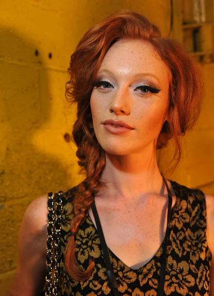 A model gets ready backstage at the DL 1961 Premium Denim spring 2013 fashion show — Stock Photo, Image