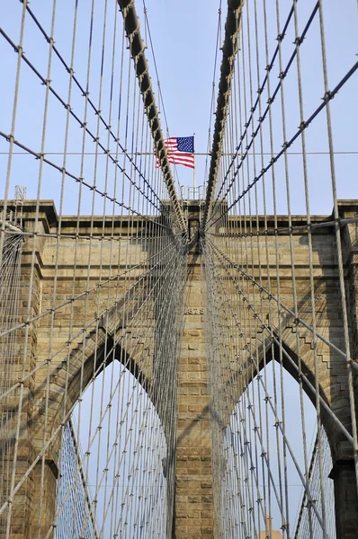 Upward image of Brooklyn Bridge in New York at sunny day — Stock Photo, Image