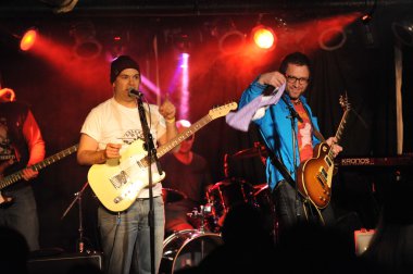 New york-27 Şubat: müzik grubu coverbrothers altında sahneye webster Hall Rus rock Festivali sırasında 27 Şubat 2013 yılında nyc üzerinde gerçekleştirir