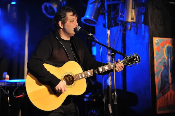 NEW YORK- FEBRUARY 27: Music group Ed Pitt performs on stage during Russian Rock Festival at Webster Hall on February 27, 2013 in NYC — Stock Photo, Image