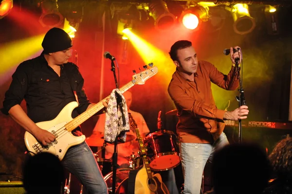 New york-27 februari: musik grupp far till sam utför på scenen under ryska rockfestival på webster hall på 27 februari 2013 i nyc — Stockfoto