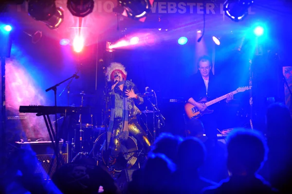 NEW YORK- FEBRUARY 27: Music group TESSA performs on stage during Russian Rock Festival at Webster Hall on February 27, 2013 in NYC — Stock Photo, Image