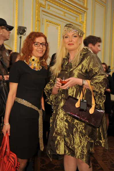 NEW YORK - FEBRUARY 06: Guests attends the fashion presentation for Russian Fashion Industry Reception Fall Winter 2013 in Consulate General of the Russian Federation in NY on February 06, 2013, NYC. — Stock Photo, Image