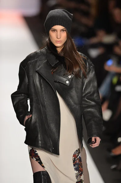 NEW YORK, NY- FEBRUARY 07: A model walks the runway at the BCBG Max Azria Collection for Fall Winter 2013 during Mercedes-Benz Fashion Week on February 07, 2013 in NYC. — Stock Photo, Image