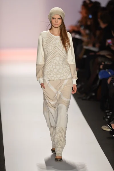 NEW YORK, NY- FEBRUARY 07: A Model walks the runway at the BCBG Max Azria Collection for Fall Winter 2013 during Mercedes-Benz Fashion Week on February 07, 2013 in NYC. — Stock Photo, Image