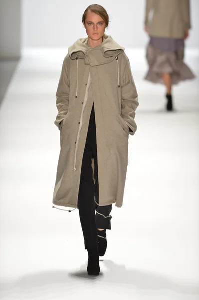 NEW YORK, NY- FEBRUARY 07:A Model walks the runway at the Richard Chai Love Stage Collection for Fall Winter 2013 during Mercedes-Benz Fashion Week on February 07, 2013 in NYC. — Stock Photo, Image