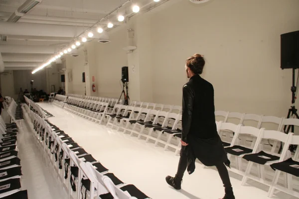 ニューヨーク、ニューヨーク-2 月 7 日: エリオットの公共性能の前にファッション総合リハーサル秋冬 2013年 2013 年 2 月 7 日ニューヨークでのメルセデス ・ ベンツ ・ ファッション ・ ウィーク中のエヴァン ・ コレクション — ストック写真