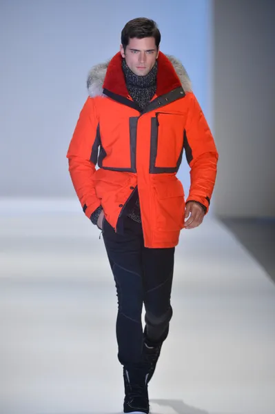 NEW YORK, NY - FEBRUARY 08: A model walks the runway at the Nautica Fall Winter 2013 fashion show during Mercedes-Benz Fashion Week on February 8, 2013, NYC — Stock Photo, Image