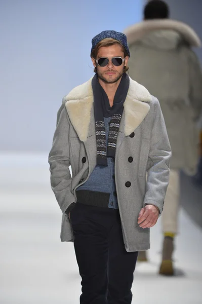 NEW YORK, NY - FEBRUARY 08: A model walks the runway at the Nautica Fall Winter 2013 fashion show during Mercedes-Benz Fashion Week on February 8, 2013, NYC — Stock Photo, Image