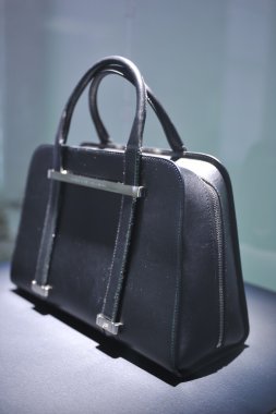 New york - Şubat 09: porsche collection sonbahar kış 2013 tarihinde 9 Şubat 2013 mercedes-benz moda haftası nyc için sunum tasarım deri çanta.