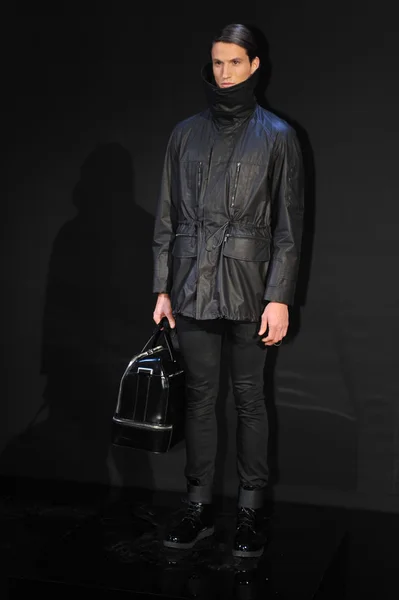 NEW YORK - FEBRUARY 09: A model poses at static presentation for the Porsche Collection Fall Winter 2013 during Mercedes-Benz Fashion Week on February 9, 2013, NYC — Stock Photo, Image