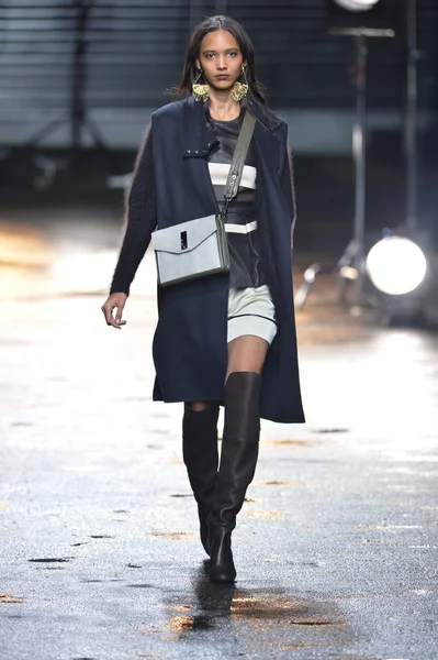 NEW YORK, NY - FEBRUARY 11: A model walks the runway at the 3.1 Phillip Lim fall 2013 fashion show during Mercedes-Benz Fashion Week on February 11, 2013 in New York City. — Stock Photo, Image