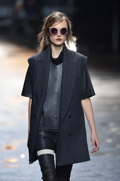 NEW YORK, NY - FEBRUARY 11: A model walks the runway at the 3.1 Phillip Lim fall 2013 fashion show during Mercedes-Benz Fashion Week on February 11, 2013 in New York City. — Stock Photo, Image