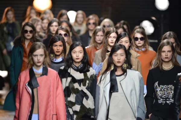 NEW YORK, NY - FEBRUARY 11:Models walk the runway finale at the 3.1 Phillip Lim fall 2013 fashion show during Mercedes-Benz Fashion Week on February 11, 2013 in New York City. — Stock Photo, Image