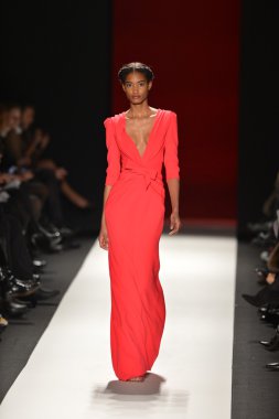 New york, ny - 11 Şubat: manken pist finale caroline herrera 2013 moda show mercedes-benz moda haftası sırasında 11 Şubat'ta, 2013 nyc sonbahar kış yürüyüşleri.