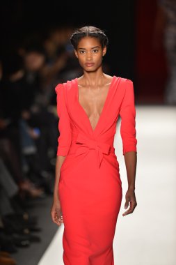New york, ny - 11 Şubat: manken pist finale caroline herrera 2013 moda show mercedes-benz moda haftası sırasında 11 Şubat'ta, 2013 nyc sonbahar kış yürüyüşleri.