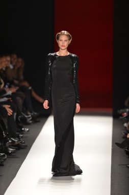 New york, ny - 11 Şubat: manken pist finale caroline herrera 2013 moda show mercedes-benz moda haftası sırasında 11 Şubat'ta, 2013 nyc sonbahar kış yürüyüşleri.