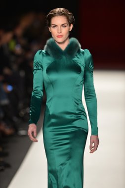 New york, ny - 11 Şubat: manken pist finale caroline herrera 2013 moda show mercedes-benz moda haftası sırasında 11 Şubat'ta, 2013 nyc sonbahar kış yürüyüşleri.
